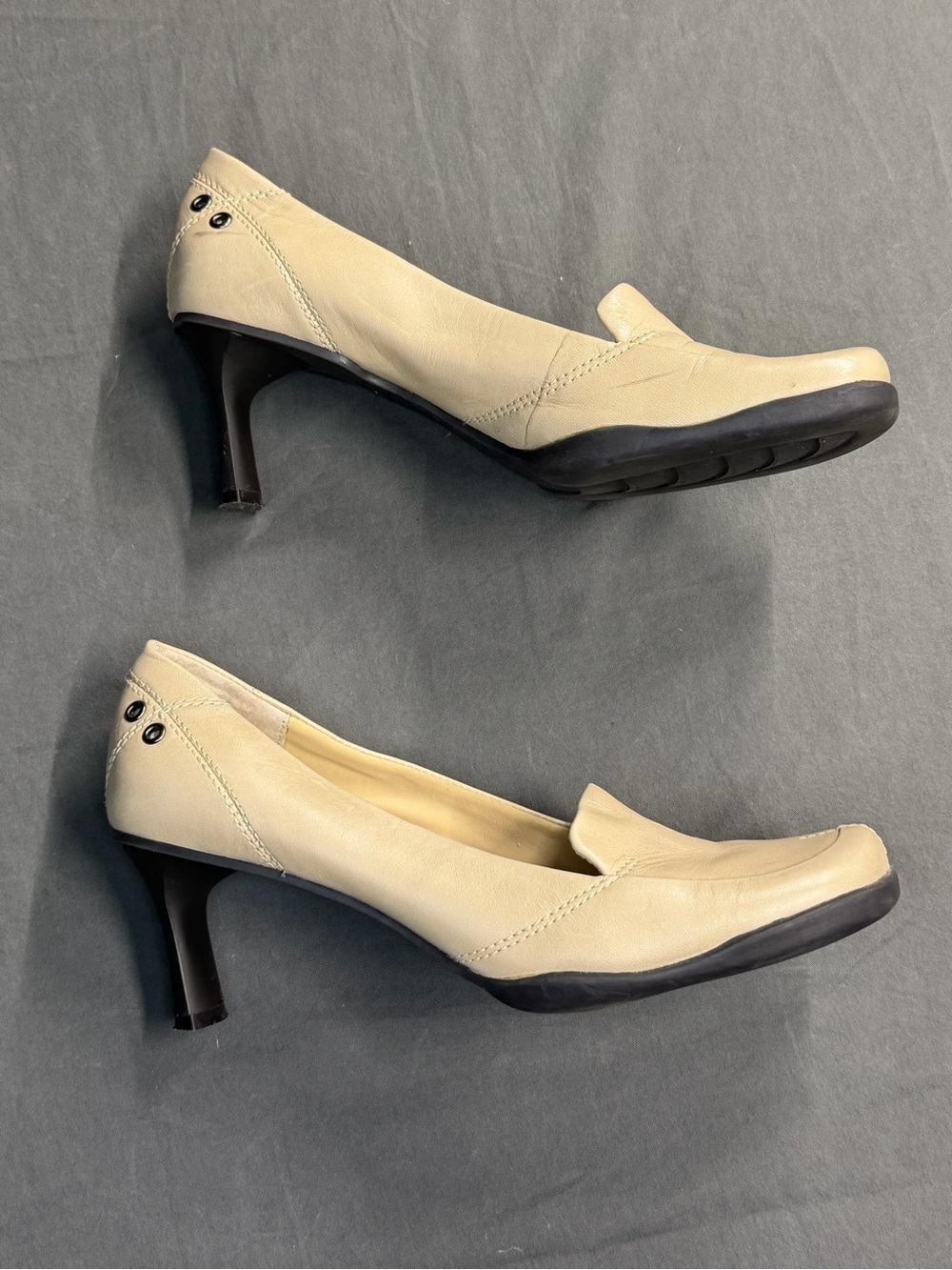 Karen Scott tan leather slip-on loafer rubber sole heels